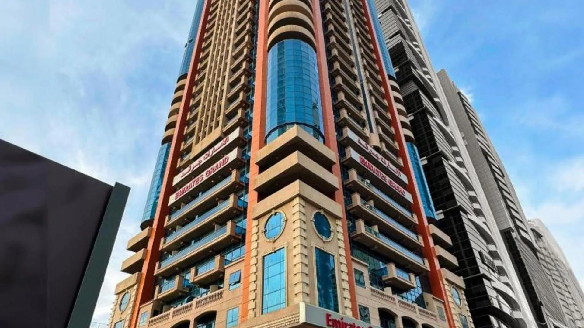 Emirates Grand Luxury Aparthotel Dubai